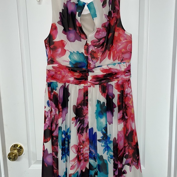 Eliza J. Beautiful floral flowy dress size 12. - Picture 14 of 15